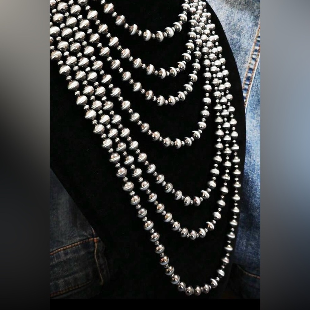 Southwestern Faux Navajo Pearl Silver Tone Costume Beaded Necklace - Picture 3 of 6